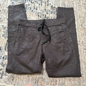 Alembika FLORAL ICONIC STRETCH JEANS CHOCOLATE 1